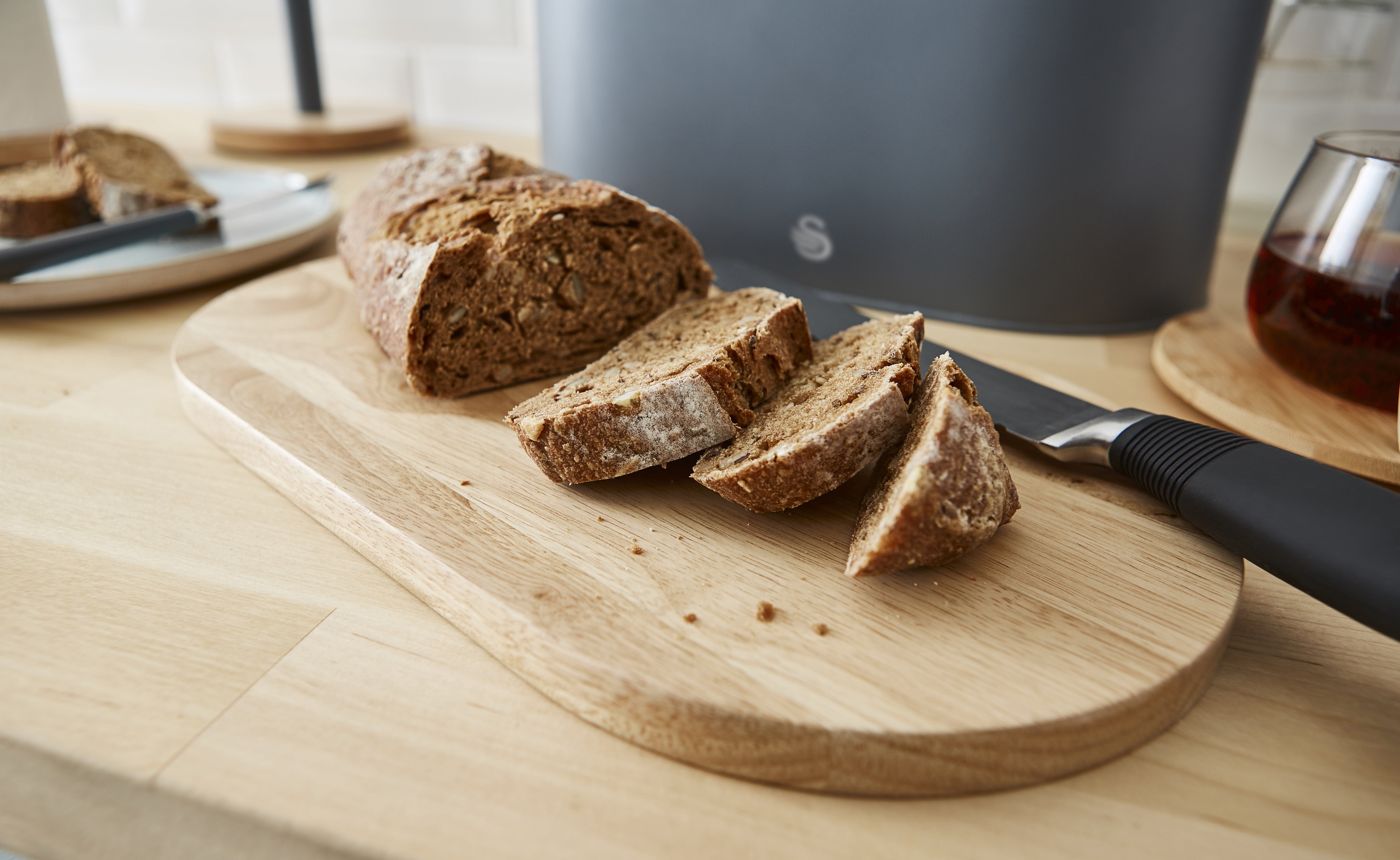 Nordic Bread Bin with cutting board