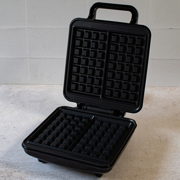 Swan Retro Belgian Waffle Maker - Black
